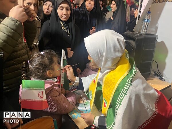 پیشتازان دانش‌آموز؛ روایت‌گران عشق به وطن و ولایت در آیین چهلم شهدای میناب