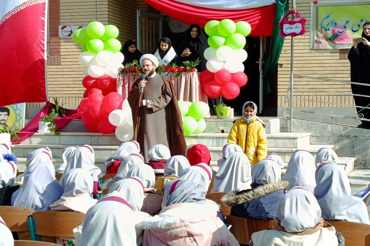 دهه فجر فرصتی برای بازشناسی راه امام و شهدا است 