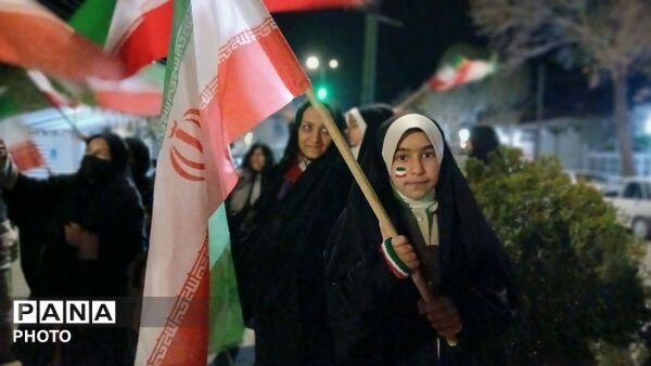 میزبانی باشکوه فرهنگیان خزل در کنار تجمعات شهر فیروزان