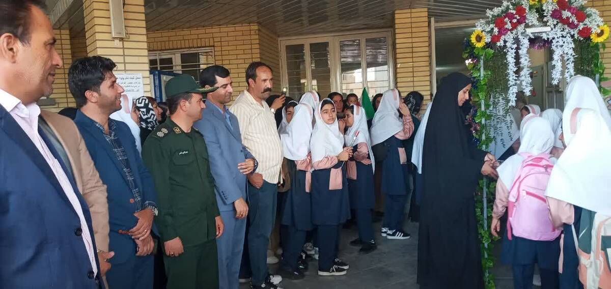 مراسم گرامیداشت هفته دفاع مقدس و آغاز سال تحصیلی جدید، در مدارس شهرستان چرداول 