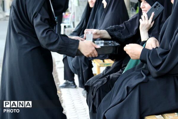 پذیرایی و مهمان نوازی مردم چهاردانگه از زائران و محبان رهبر شهید