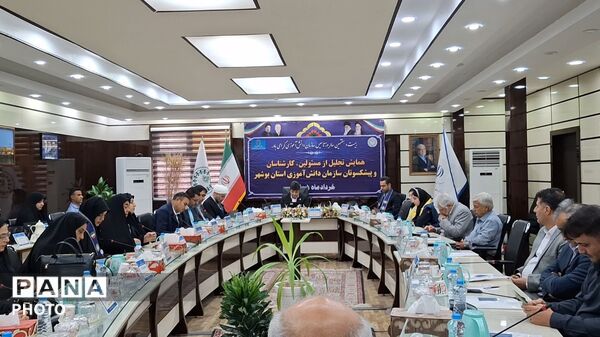 تجلیل از مسئولان، کارشناسان و پیشکسوتان سازمان دانش‌آموزی استان بوشهر