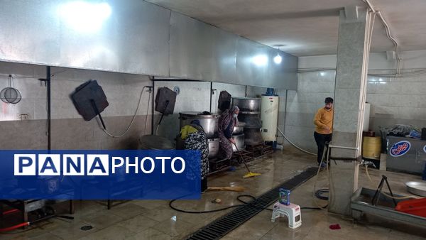 نظافت مسجد پنج تن آل عبا توسط اعضای بسیج