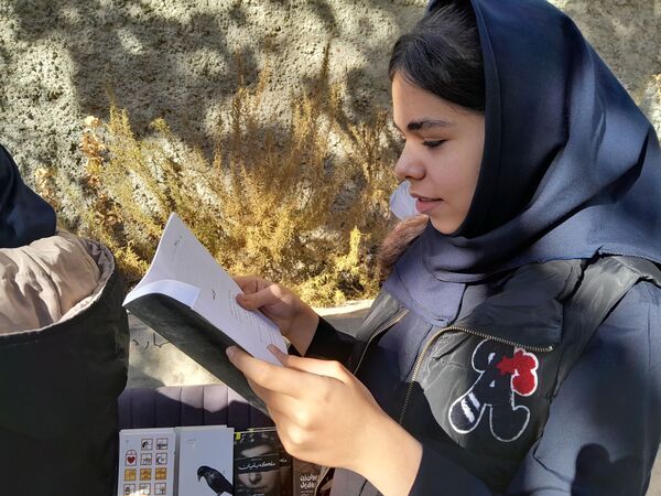 برپایی نمایشگاه کتاب در دبیرستان سلاله ناحیه یک کرج 