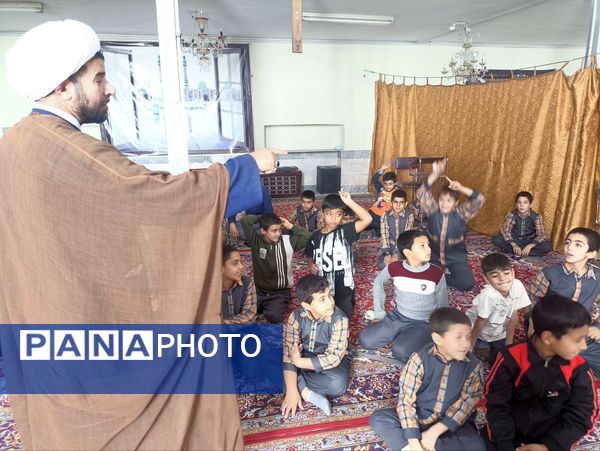 اقامه نماز جماعت به صورت مستمر و روزانه در دبستان شهید نجفی فدافن