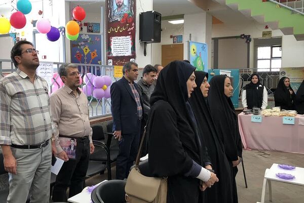برگزاری جشن عاطفه‌ها در دبستان شاهد ام‌البنین (س) ناحیه دو شهرری 