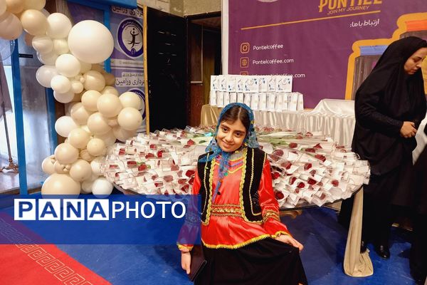 جشن روز پدر در سالن گلعباسی ورامین ؛ حضوریک هزار نفر از  پدران دانش آموزان گل‌های نمونه