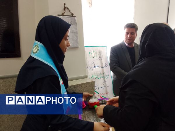 زنگ انقلاب در مدرسه بنت‌الهدی صدر با حضور مسئولین نواخته شد 