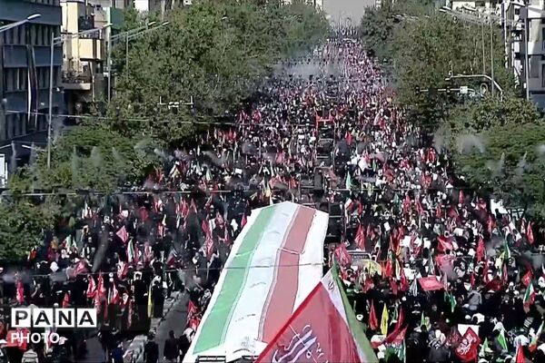 اشک‌ها و بغض‌های میلیونی در مسیر تشییع پیکر مطهر رهبر شهید