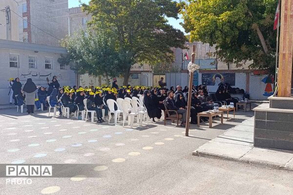 آیین گرامیداشت هفته بهداشت روان و تقدیر از همیاران مشاور در دبیرستان دخترانه رضوان برگزار شد