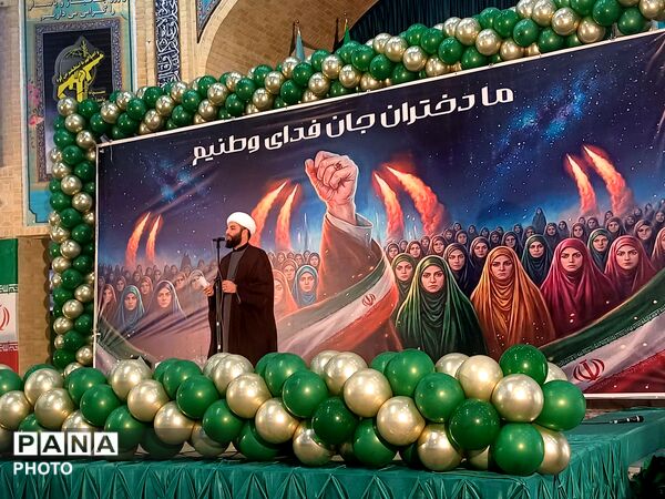 تجدید بیعت دختران وطن با آرمان‌های انقلاب در حسینیه امام
