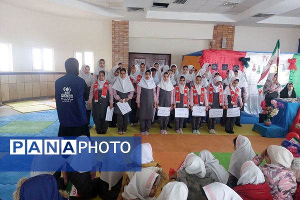 مراسم دهه‌فجر در دبستان صدیقه‌کبری فیروزکوه با اجرای سرود و تقدیر از دانش‌آموزان برگزیده