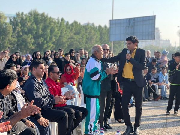 پیاده‌روی خانوادگی در بوشهر