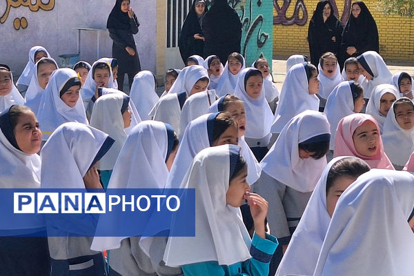 نواختن زنگ مهر در مدارس شهر ایزدخواست