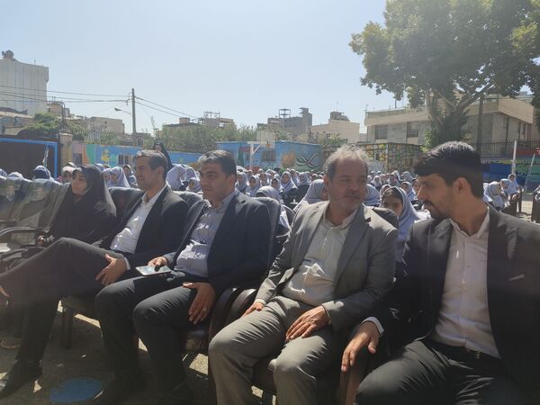 آیین نواختن زنگ مهر، ایثار و شهادت در دبستان شاهد حاج تقی آقا بزرگ ناحیه یک مشهد 