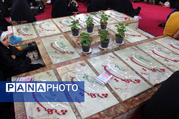 زمزمه عاشقانه دعای عرفه در یادمان 14 شهید گمنام کوه خضر نبی(ع)