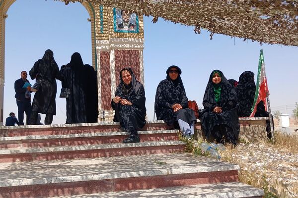 فرهنگیان ملارد به یاد شهدا در یادمان شهدای اقتدار زائر شدند