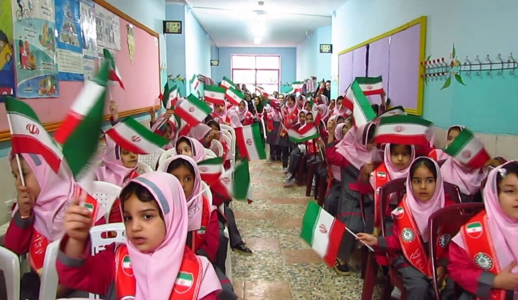 جشن شکوفه‌ها در فومن؛ ۷۵۸ کلاس‌اولی سال تحصیلی را آغاز کردند