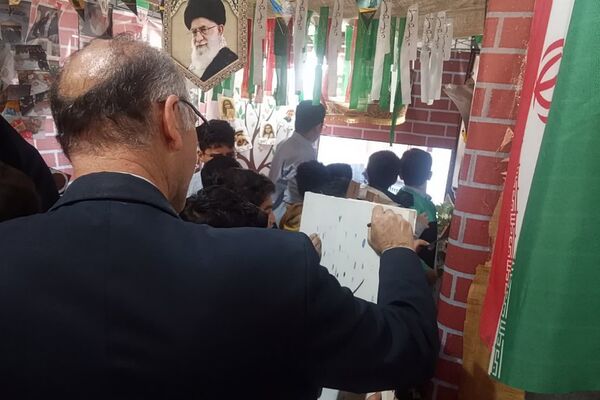 تجدید پیمان فرهنگیان ورامینی با آرمان‌های شهدا در هفته بسیج