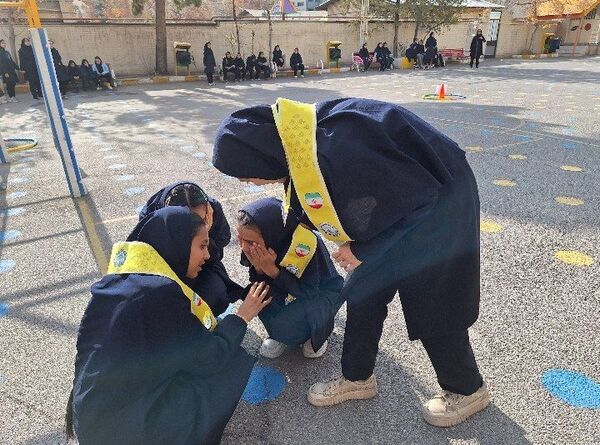 مانور زلزله در دبیرستان علی افشارنژاد ناحیه ۶ مشهد