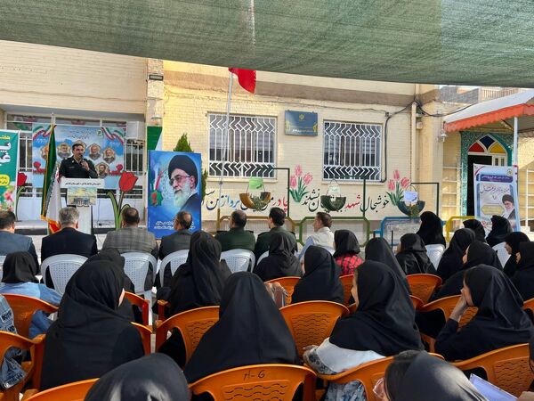 بزرگداشت هفته پدافند غیر عامل در دبیرستان شاهد هاجر