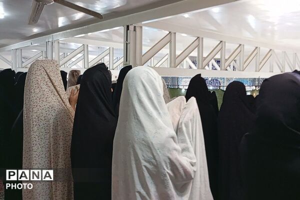 قرائت سوره فتح و اقامه نماز جماعت ظهر و عصر در مسجد جامع شهر بار