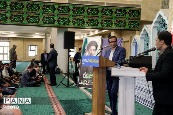 تجلیل از ایثارگران فرهنگی و پرسش و پاسخ در مصلی زنجان