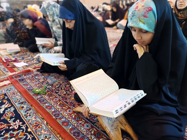 اعتکاف دانش‌آموزی در گناباد