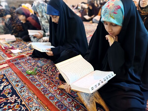 اعتکاف دانش‌آموزی در گناباد