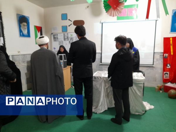 افتتاح نمایشگاه مدرسه انقلاب دبیرستان آسیه پیش قلعه 