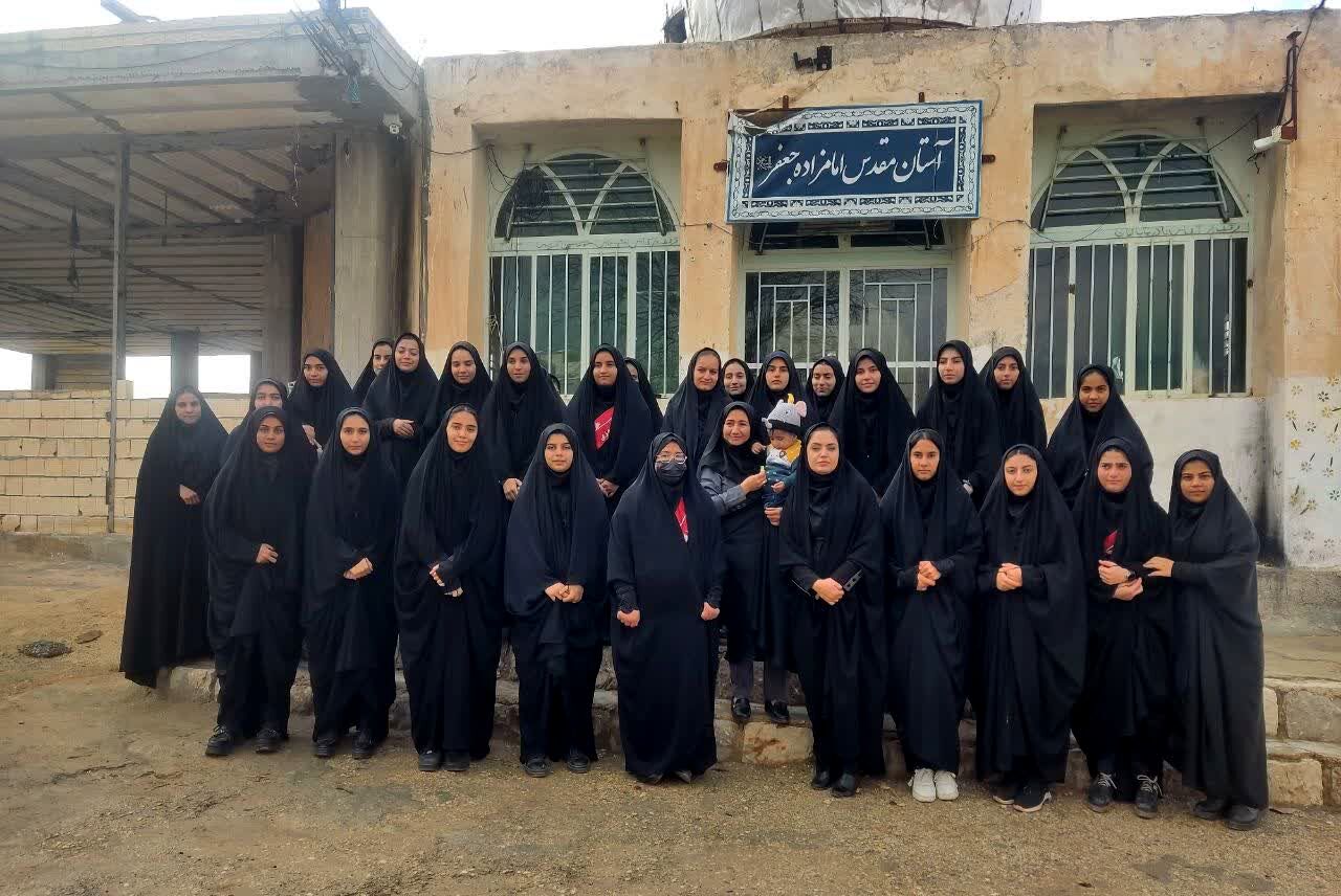 غبار‌روبی مزار شهدا در آستان مقدس امام زاده جعفر (ع) منطقه میانکوه 
