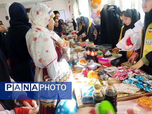 بازارچه دست‌سازه‌های دانش‌آموزان شهر راز