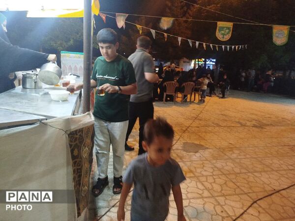 زمزمه‌ی ولایت و شکوه خدمت در موکب مرام مهدوی در شب غدیر
