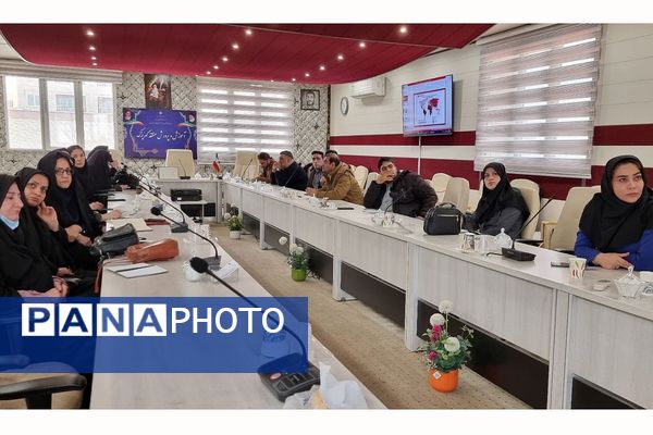 کارگاه آموزشی تغذیه سالم با رویکرد مکمل‌یاری در اداره آموزش و پرورش کهریزک 