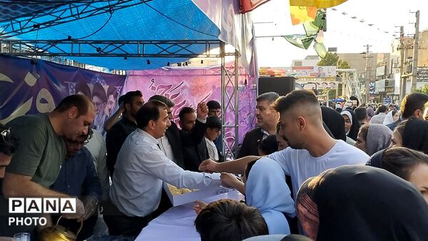 جشن بزرگ 2 کیلومتری غدیر در شهر هشتگرد