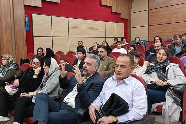 تقدیر از دانش‌آموزان دبیرستان هیات امنایی البرز در اردوگاه استانی شهید محمد منتظری شهریار 