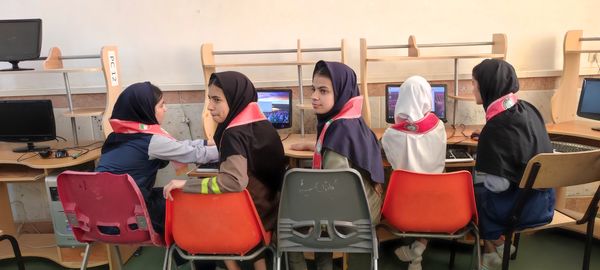 بازدید دانش‌آموزان پیشتاز‌ مدرسه شهید خاقانی از کلاس‌های رایانه کانون سمیه شیروان