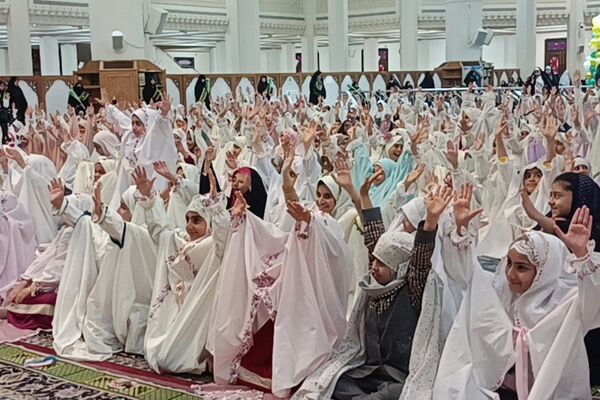 برگزاری جشن ۱۰۰۰ دانش‌آموز دختر روزه اولی در شیراز