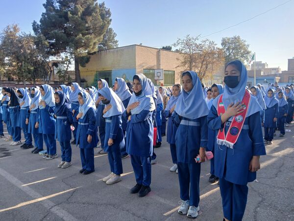 مراسم صبحگاهی در مدرسه دخترانه بنت الهدی صدر۲ 