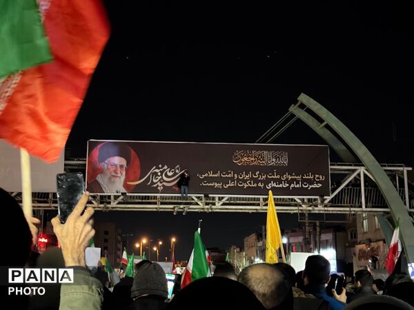 حضور پرشور مردم کرج در سوگ رهبر انقلاب و تشییع شهدا