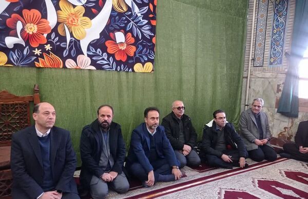 غبارروبی مزار شهدا در امام زاده طاهر(ع) کرج  