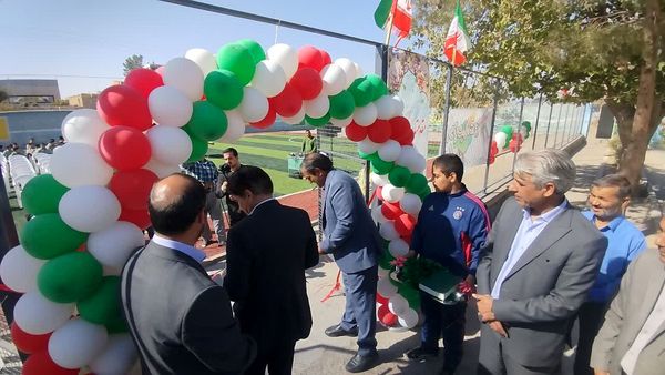 افتتاح چمن مصنوعی دبیرستان نمونه دولتی دانش کاشمر 