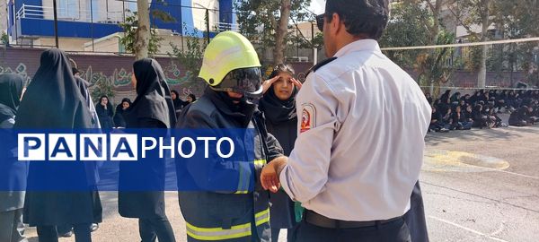  آموزش‌های اطفا حریق و نکات ایمنی در دبیرستان نمونه محبوبه محبی نیشابور  