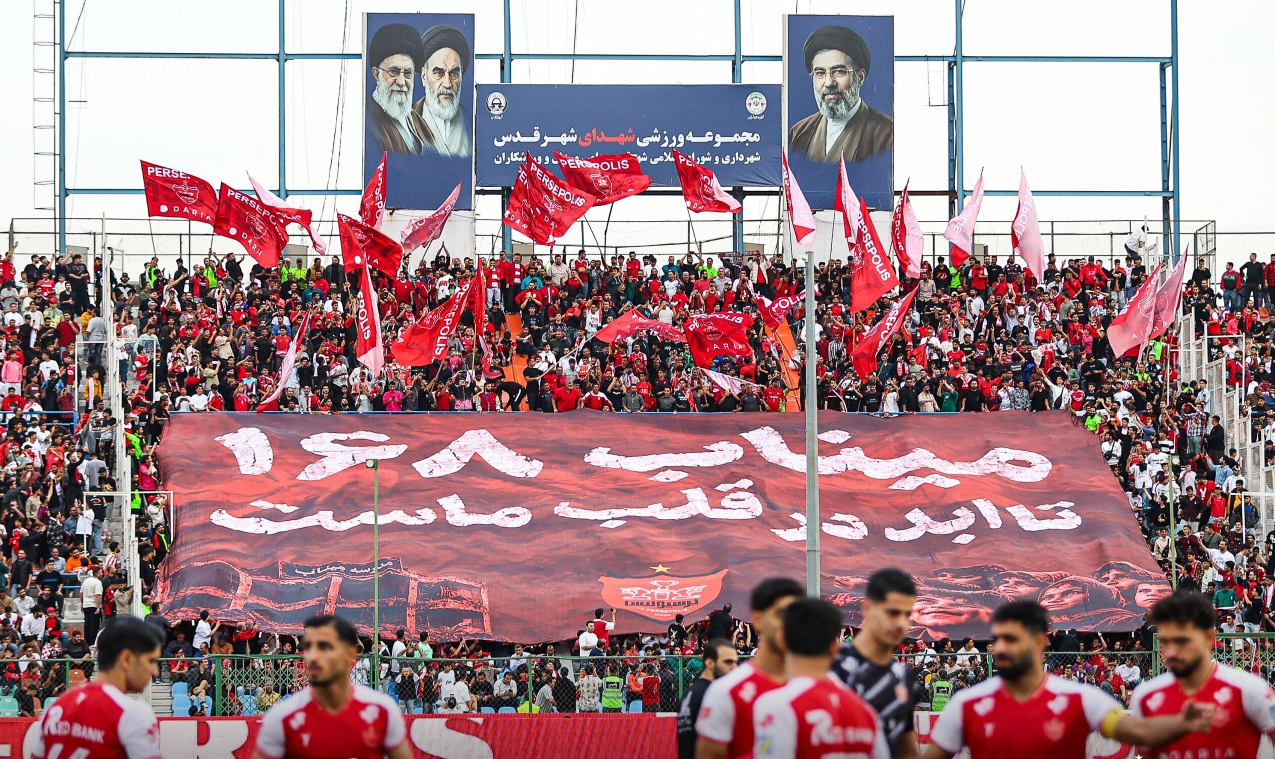 پرسپولیس ٠- ۱ فولاد خوزستان/ پرسپولیس در یک قدمی اسباب‌کشی از صدر جدول/ دورخیز تی‌تی‌ها برای صدرنشینی+فیلم
