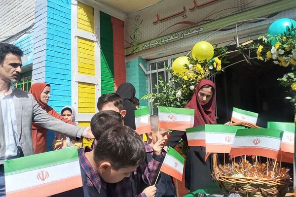 جشن شکوفه‌ها در آستانه سال تحصیلی جدید در مدارس ملارد برگزار شد