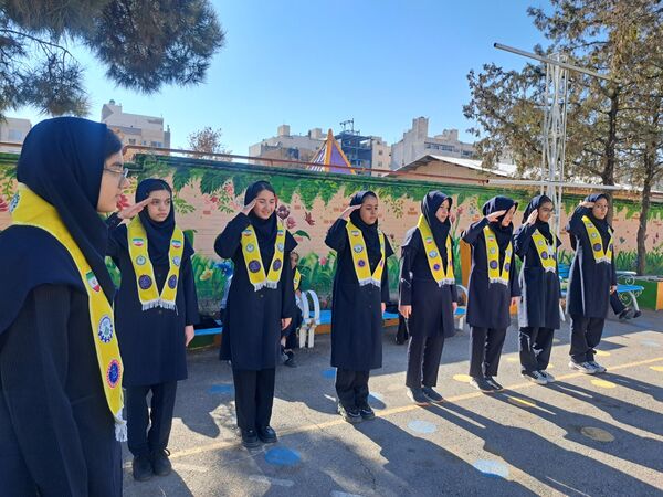 آموزش دوره پیشتازان در دبیرستان دخترانه علی افشار‌نژاد