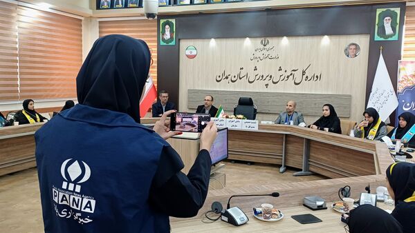 نشست دانش‌آموزان پیشتاز و پانا با مسئولان آموزش و پرورش همدان