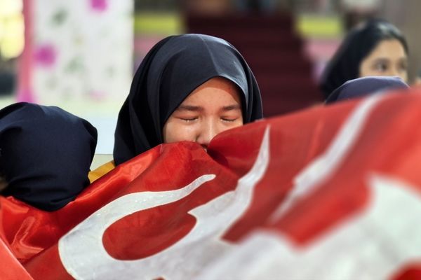 عطر حسینی در مدرسه نوشین بختیاری؛ ورود پرچم متبرک امام حسین(ع) و اجرای پویش «دانش‌آموز حرم‌ساز» در جوادآباد