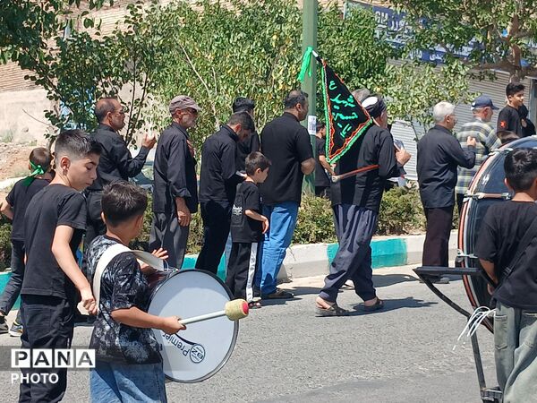 مراسم سوگواری عزاداران محله رسالت محمدشهر کرج در روز عاشورا 