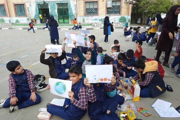 بمناسبت روز جهانی کودک برپایی جشنواره صبحانه سالم در دبستان پسرانه سرافراز ناحیه۷ مشهد